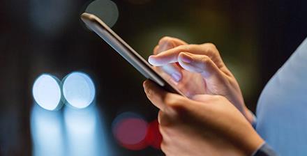 Redes sociais causam polarização e isolamento político em jovens